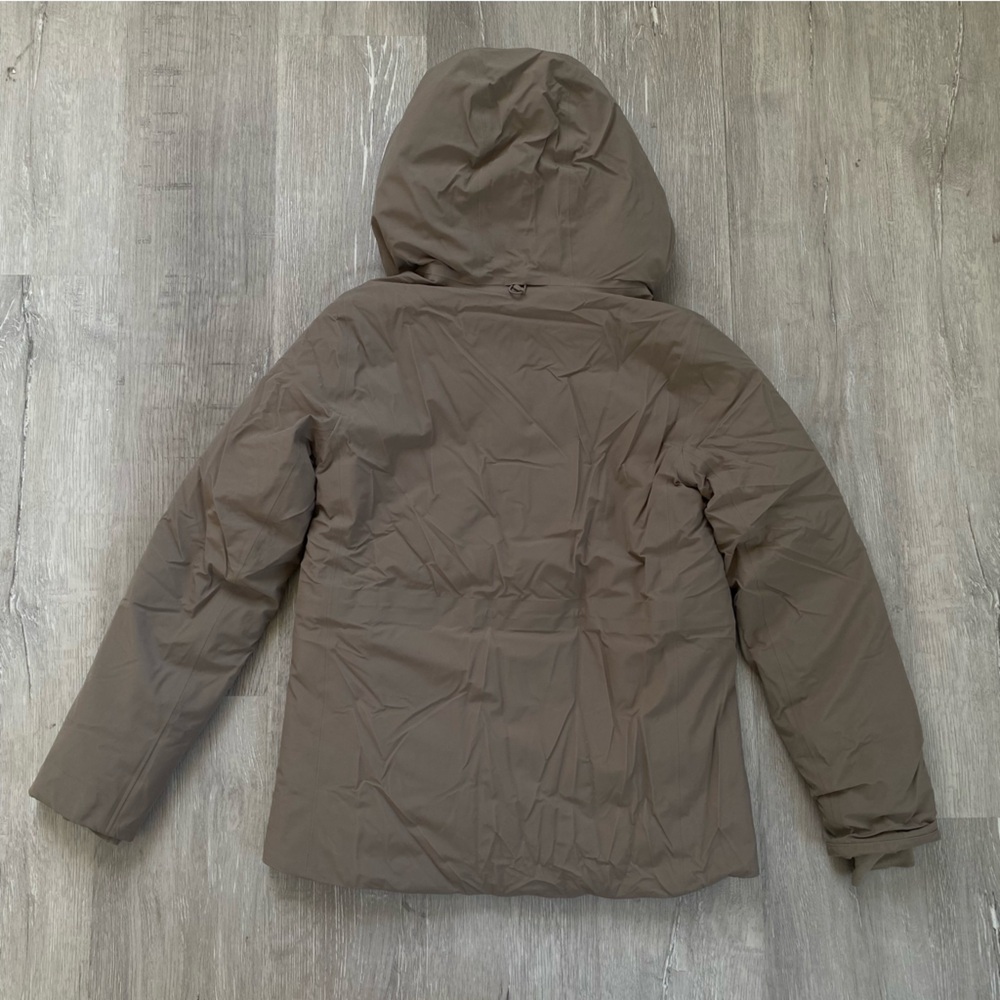 Aritzia THE GROUP Taupe Explore Short Parka jacket - Picture 5 of 5